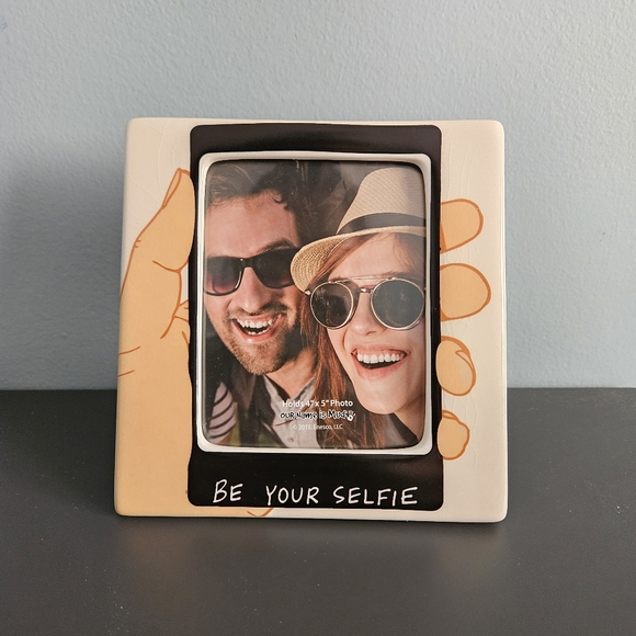 Our Name Is Mud Be Your Selfie Frame - NIB - Picture 1 of 8